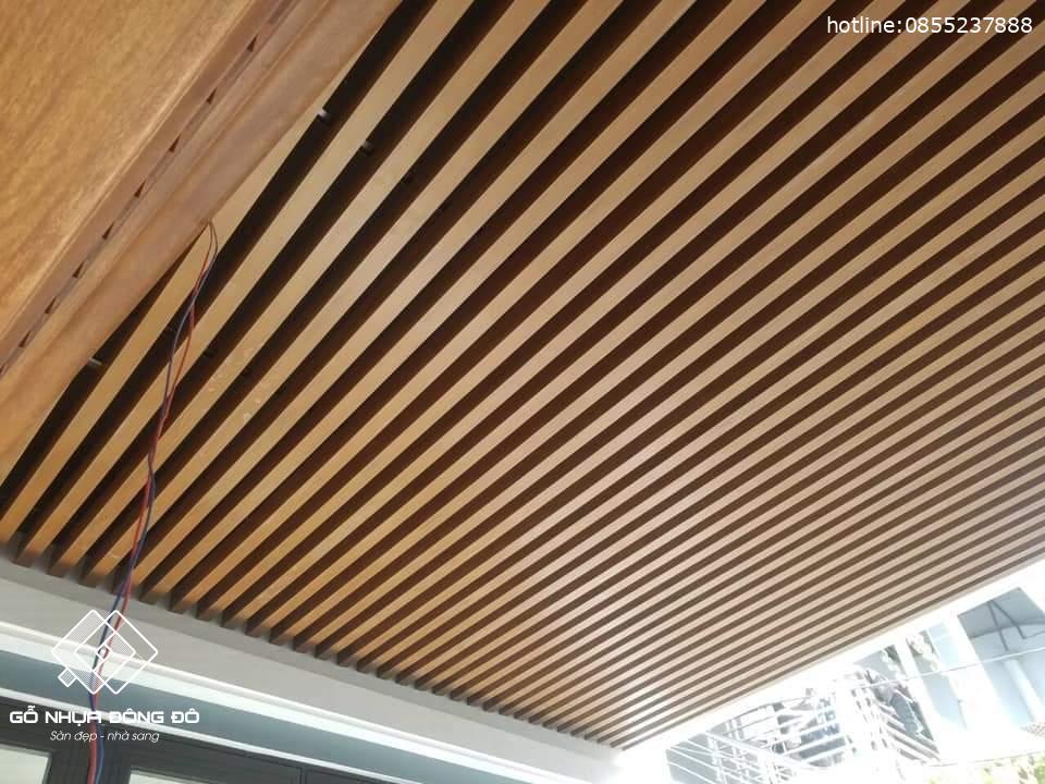 Lam Treo Tường - Trần HG10040 Walnut - Lam Gỗ Nhựa Bền, Đẹp 4 Lắp Đặt Lam Treo Trần Gỗ Nhựa Màu Óc Chó