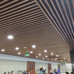 Lam Treo Tường Trần HG8040 Red Teak - Lam Gỗ Nhựa 7 Thanh Lam Treo Tran 03