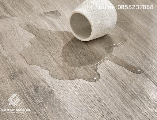 Sai Lầm Khi Mua Sàn Nhựa Giả Gỗ Cần Tránh: Hiểu Sai Về Khả Năng Chống Nước