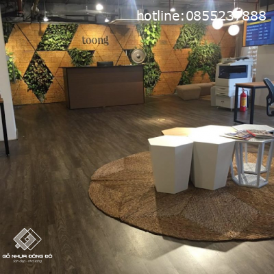 Mẹo Bảo Dưỡng Sàn Nhựa Dán Keo Đơn Giản Tại Nhà - Sử Dụng Miếng Lót Nỉ Cho Đồ Vật Nặng