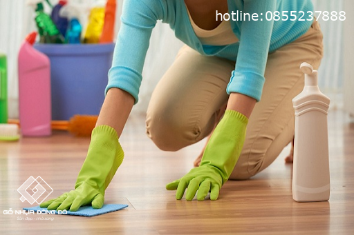 Mẹo Bảo Dưỡng Sàn Nhựa Dán Keo Đơn Giản Tại Nhà - Không Dùng Hóa Chất Ăn Mòn Mạnh