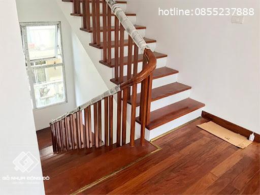 Bật mí 7 mẫu cầu thang giả gỗ xu hướng hiện nay 4 Cầu Thang Giả Gỗ Phong Cách Cổ Điển