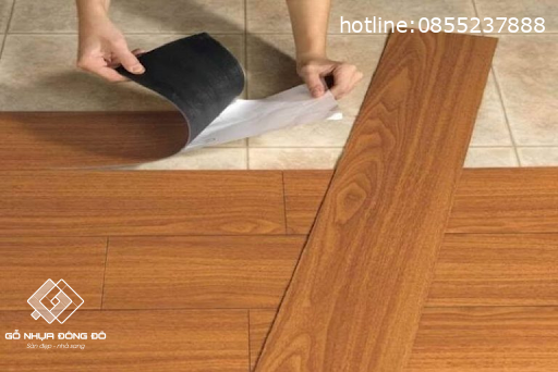 Sàn Nhựa Giả Gỗ Tự Dán Dễ Thi Công