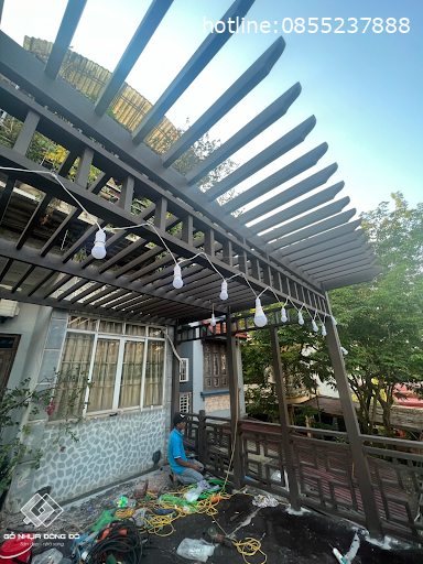 Quá Trình Lắp Đặt Nhựa Giả Gỗ