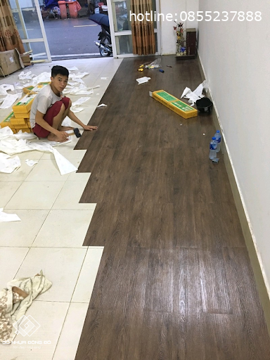 Sàn nhựa bóc dán – Giải pháp tiết kiệm chi phí cho xây dựng và trang trí nội thất 9 Chi Phí Sàn Nhựa Bóc Dán Tiết Kiệm