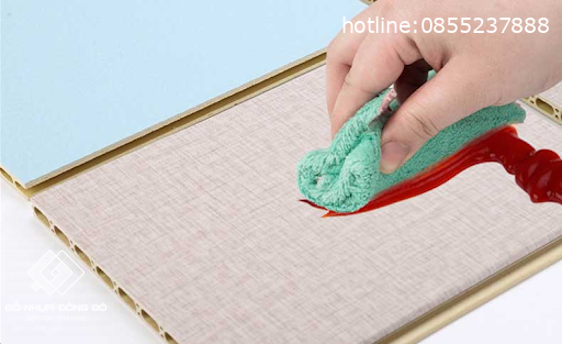 Bảo dưỡng tấm ốp đa năng sợi than tre bằng cách lau chùi và làm sạch bụi định kỳ Vệ Sinh Định Kỳ Tấm Ốp Đa Năng Sợi Than Tre Giúp Loại Bỏ Bụi Bẩn Và Duy Trì Vẻ Đẹp