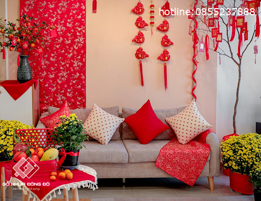 Trang Trí Vách Tủ Tivi Bằng Hoa Tươi Và Cây Cảnh Đón Tết 2024