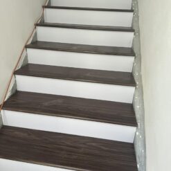 Bậc cầu thang gỗ nhựa SPC nội thất màu walnut 17 Cau Thang Go Nhua Mau Walnut 5